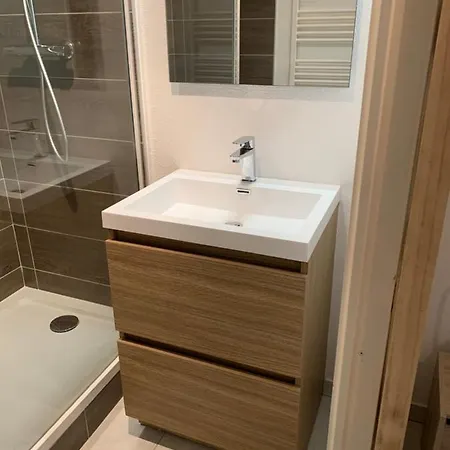 T2 Dernier Etage Apartment *